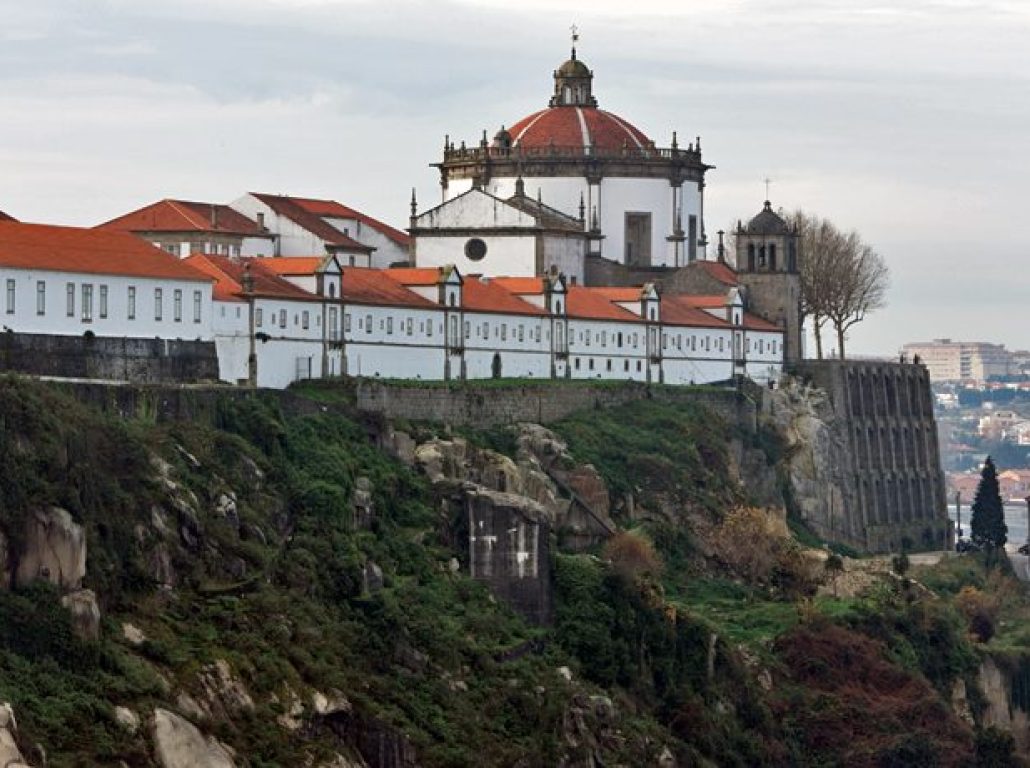 Mosteiro-da-Serra-do-Pilar_pilar_6_47247182054edc0535e83f-720x460